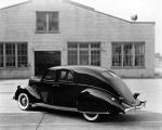 Lincoln Zephyr 4-Door Sedan 1936 года